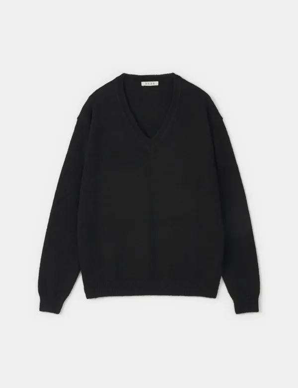 Pukyu V-neck Sweater (Black)