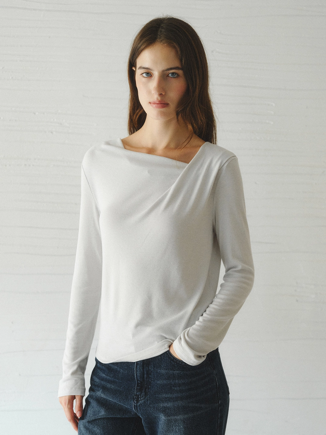 르니나 ROEL drape neck t-shirt_light gray 상품 이미지 3