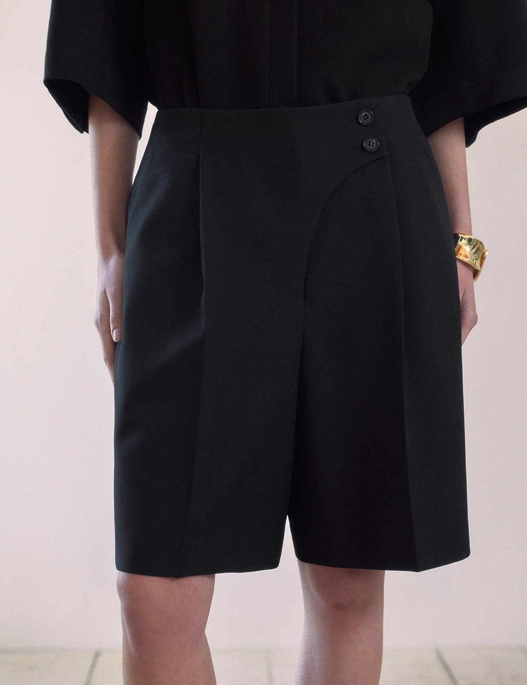 노미나떼 Amber Wrap Bermuda Pants (Black) 상품 이미지 2