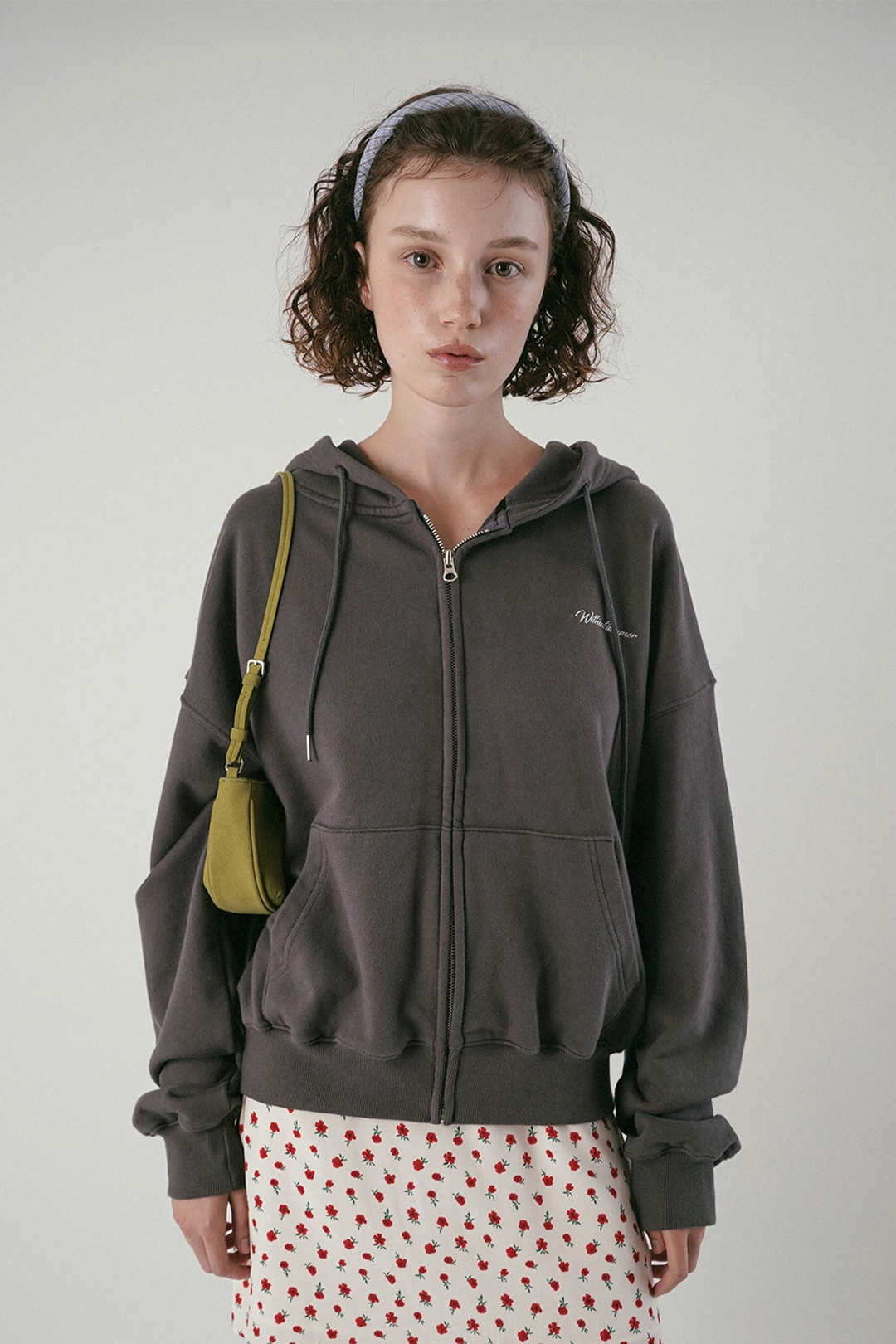 위드아웃썸머 Essential logo hoodie_charcoal 상품 이미지 2