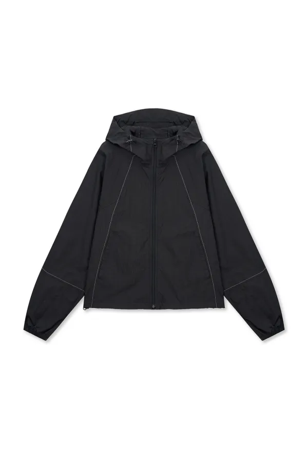 CROPPED BACK LOGO HOODY WIND BREAKER IN BLACK