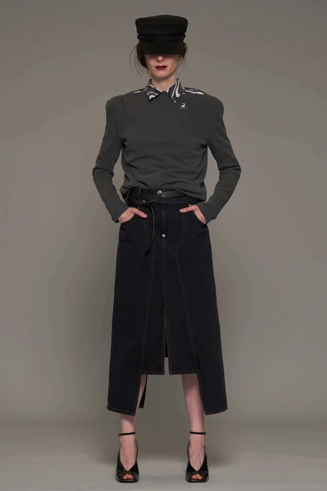 푸쉬버튼 FW26 DARK GRAY STRAIGHT NECK LONG SLEEVE T-SHIRT 상품 이미지 1