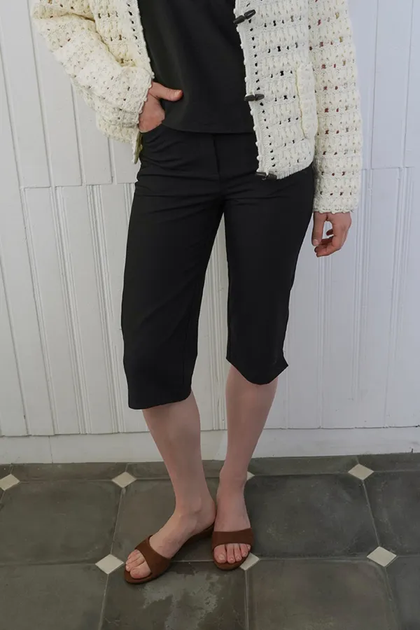 Slim capri pants