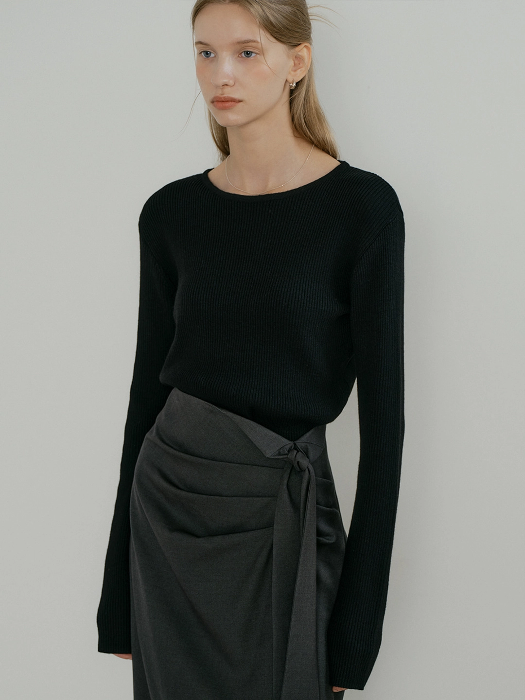 아워코모스 comos 1507 belted point side slit skirt (charcoal) 상품 이미지 3
