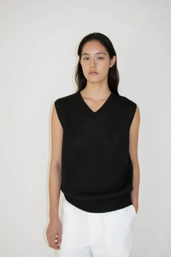 Paper V-Neck Knit Vest (Black)