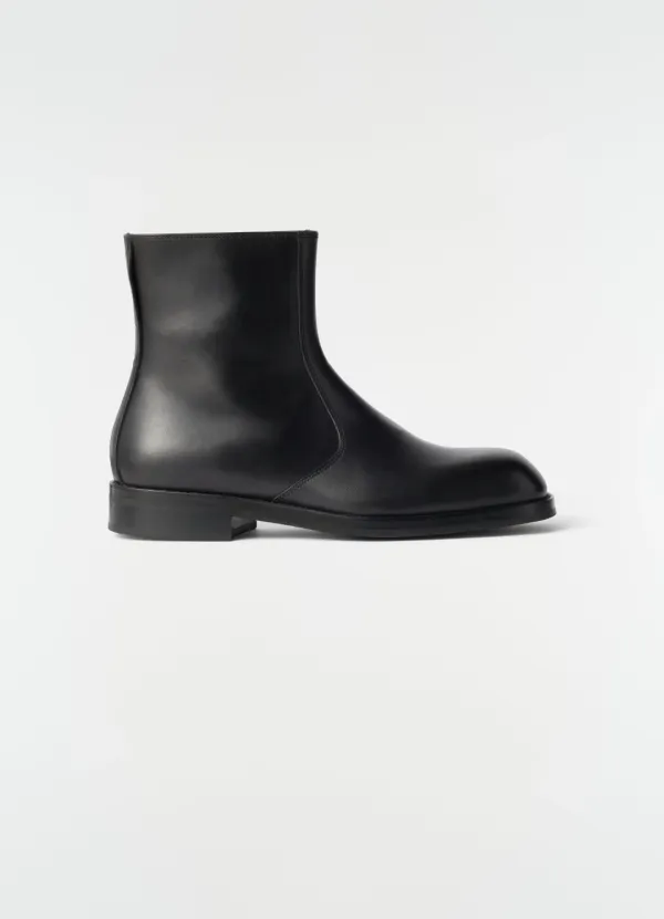 ZIPPED ANKLE BOOTS IN SHINY LEATHER