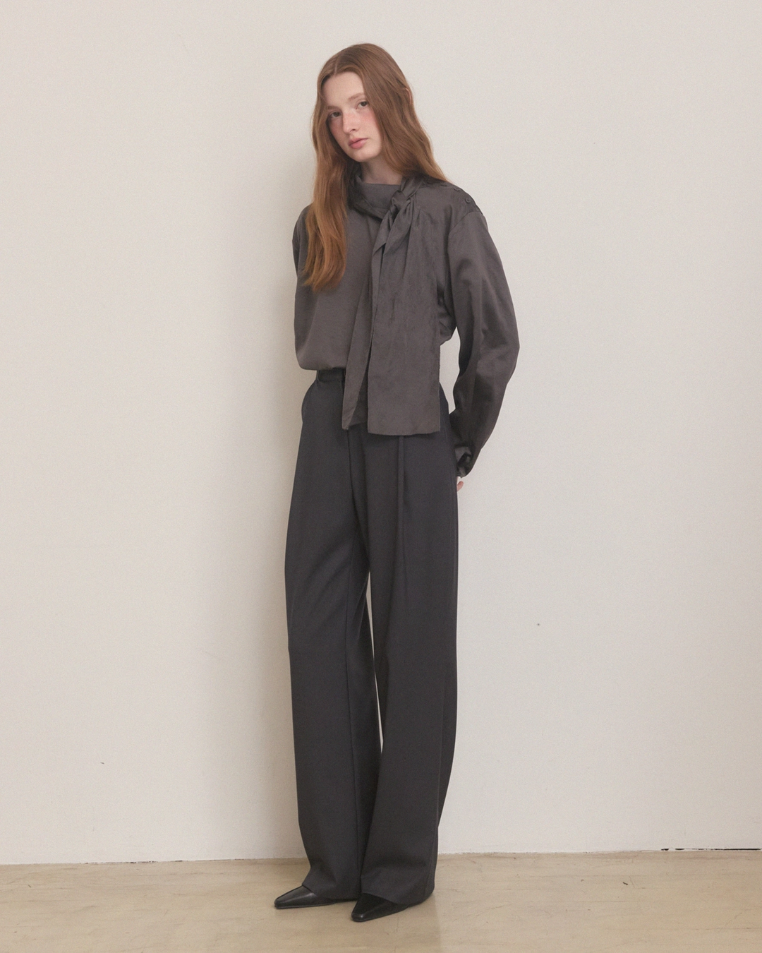 어다울 Winter pintuck straight fit slacks - charcoal 상품 이미지 2
