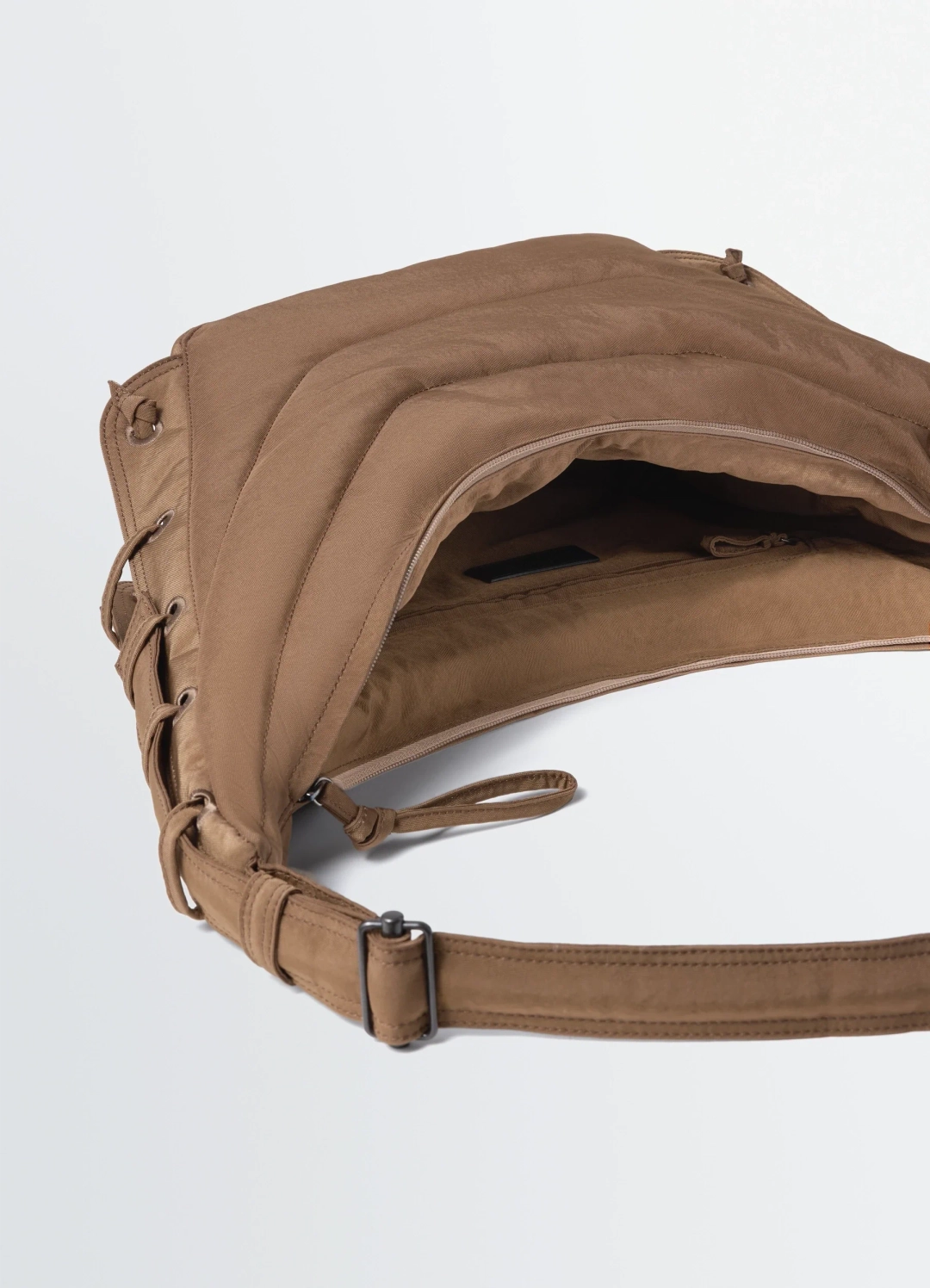 르메르 MEDIUM SOFT GAME BAG IN NYLON CANVAS 상품 이미지 3