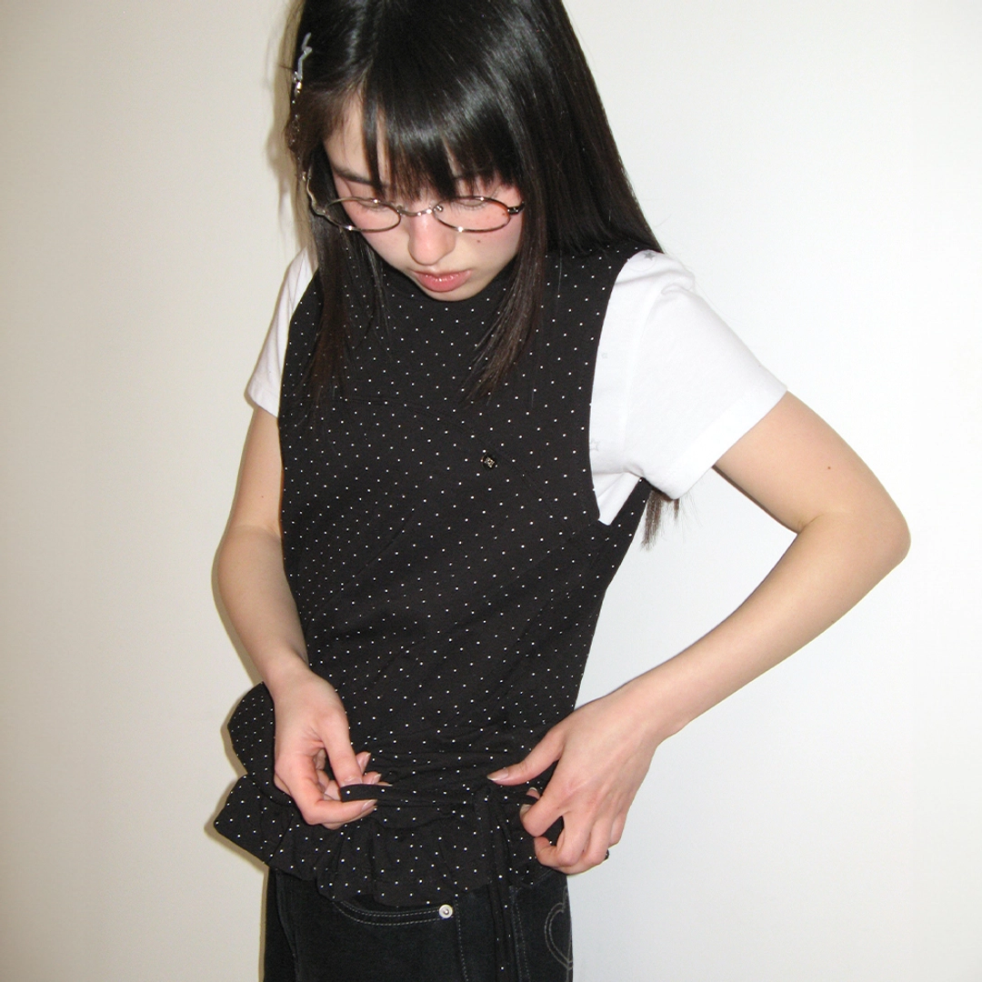 론론 FRILL SHIRRING SLEEVELESS WHITE DOT 상품 이미지 1