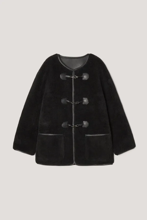 COLLARLESS BUCKLED SHEARLING JACKET BLACK