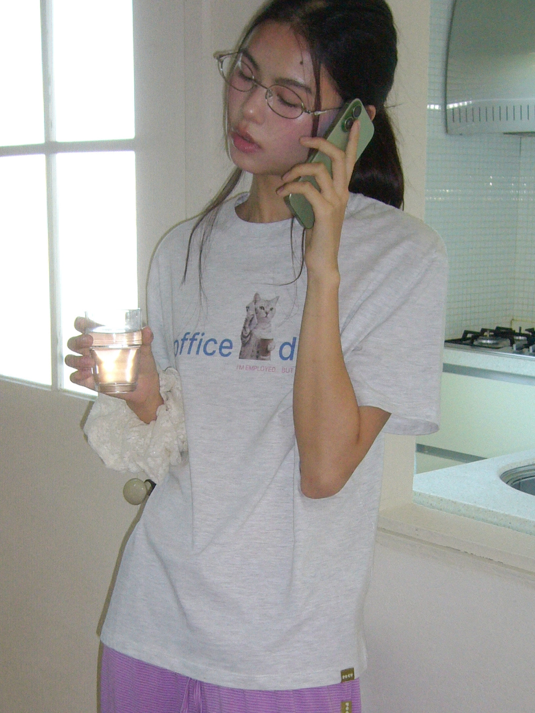 포에브 Office Diva Cat T-Shirt - White Melange 상품 이미지 1