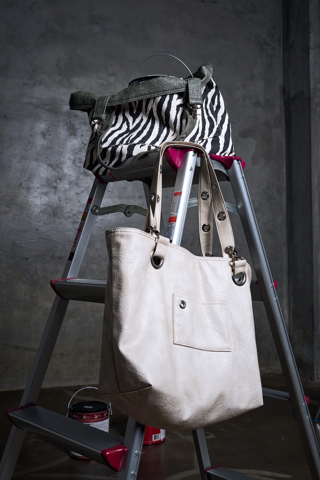 뎁크 EYELET LEATHER BAG (VER.2) - BEIGE 상품 이미지 2