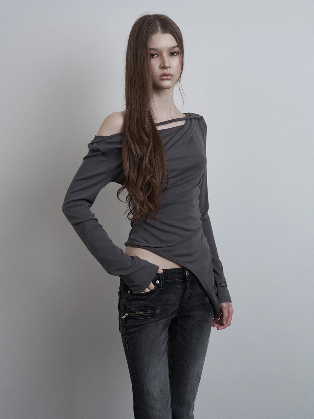 이네기 Drape Drop Strap Long Sleeve (charcoal) 상품 이미지 1
