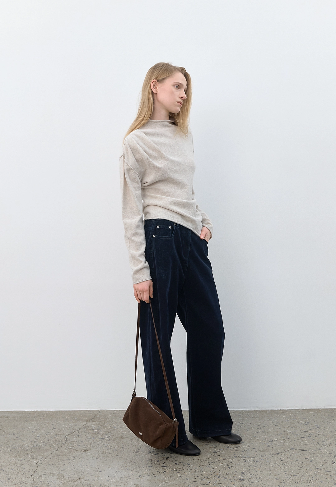 아뜰리에 나인 (T-7359)OUTSEAM DETAIL TUCK DRAPE KNIT 상품 이미지 3