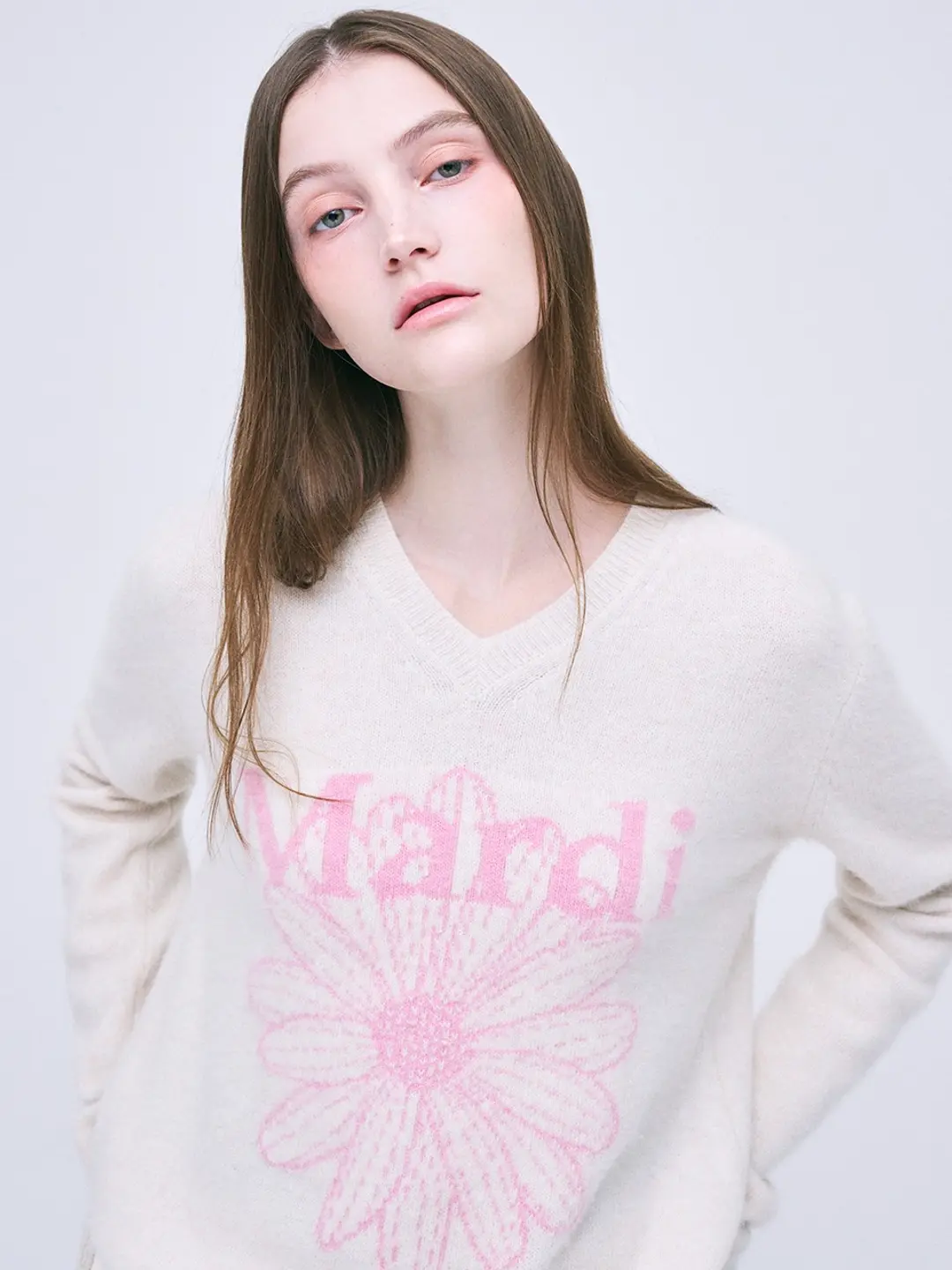 마르디 메크르디 RACCOON BLENDED V NECK FLOWERMARDI_IVORY PINK 상품 이미지 2