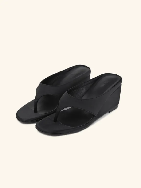 COIA wedge mule / 블랙샤틴