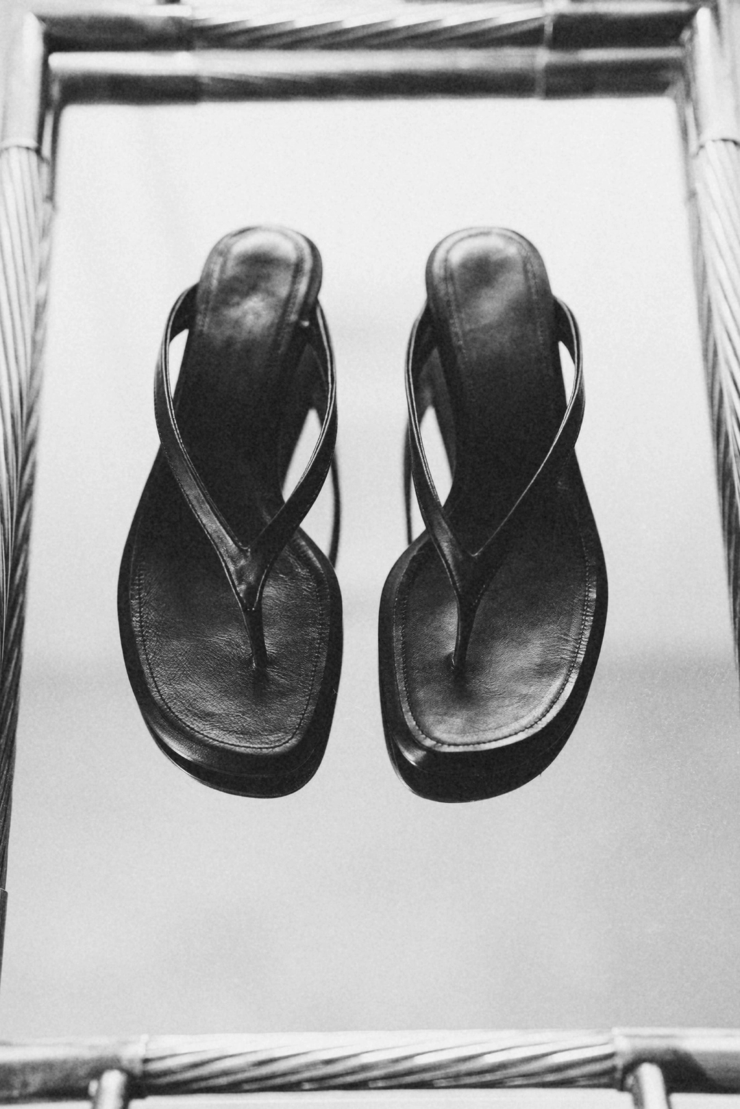스앨더 48615_Minimal kitten-heel sandals 상품 이미지 1