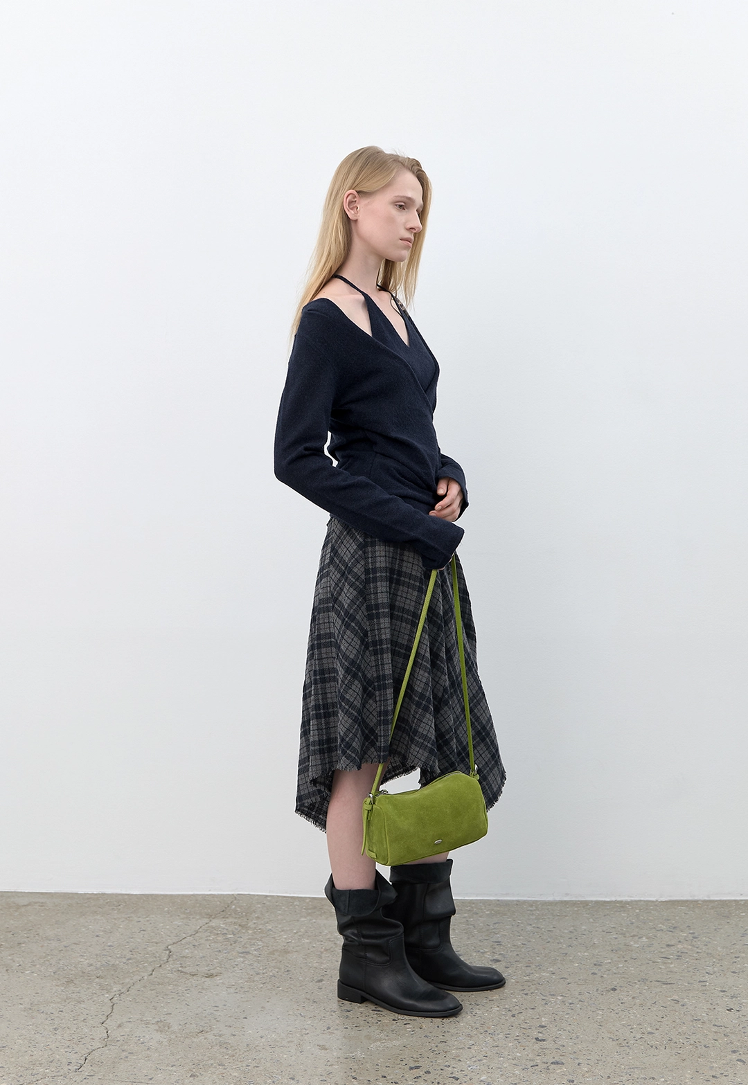 아뜰리에 나인 (T-7353)CROSS DRAPED HALTER LAYERD SLIM KNIT 상품 이미지 3