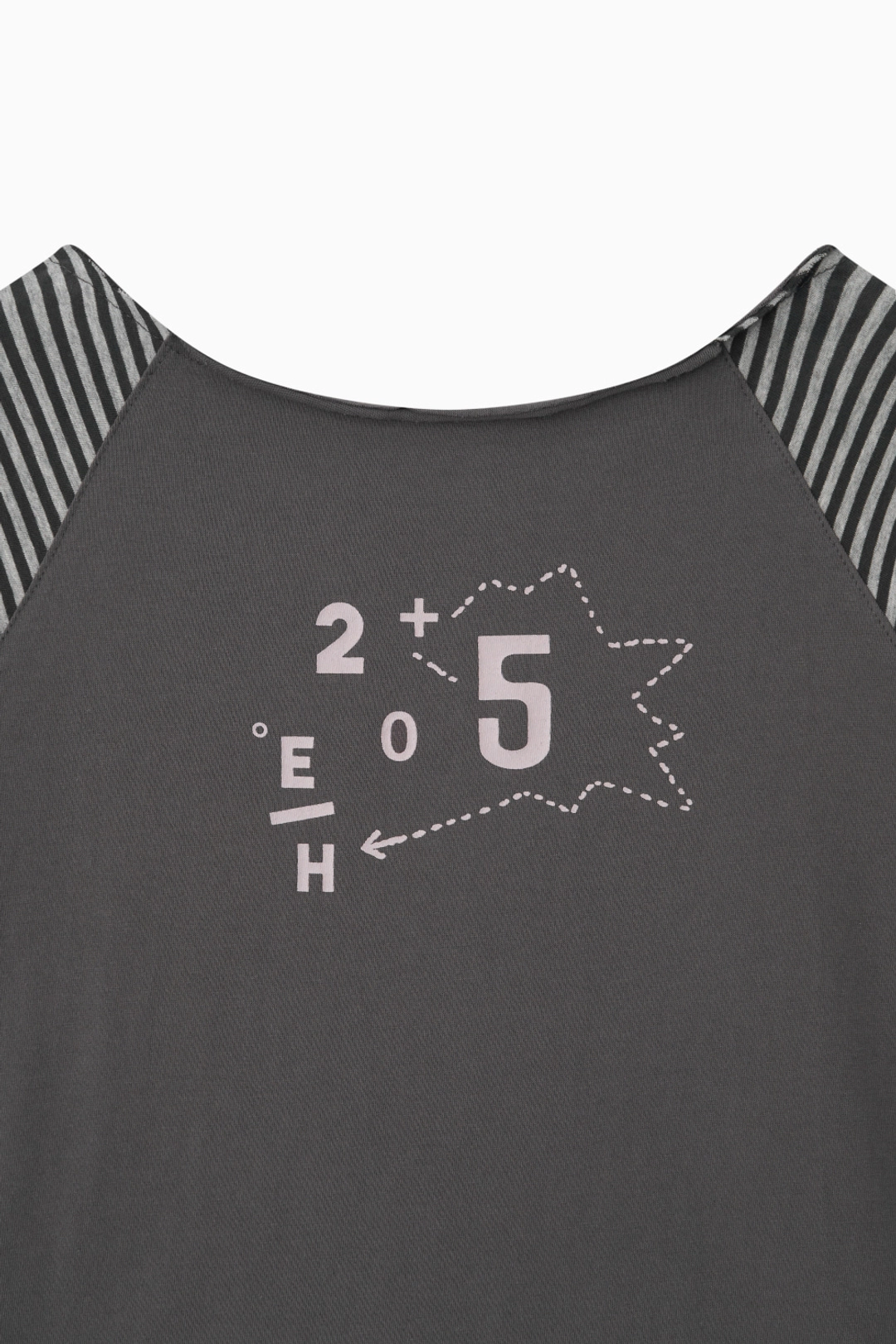 오헤시오 DIAGRAM ONE-SHOULDER T-SHIRT, CHARCOAL 상품 이미지 2