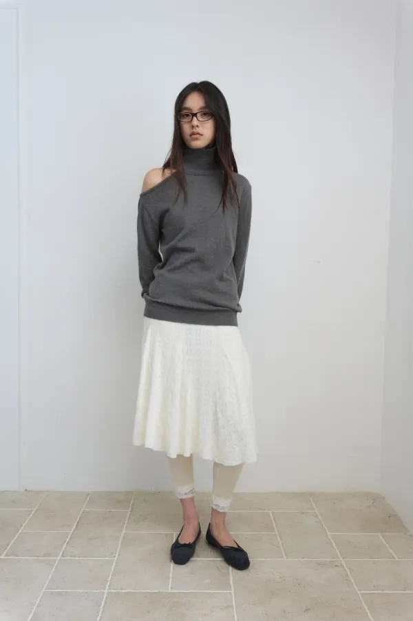ONE SHOULDER TURTLE NECK KNIT_CHARCOAL