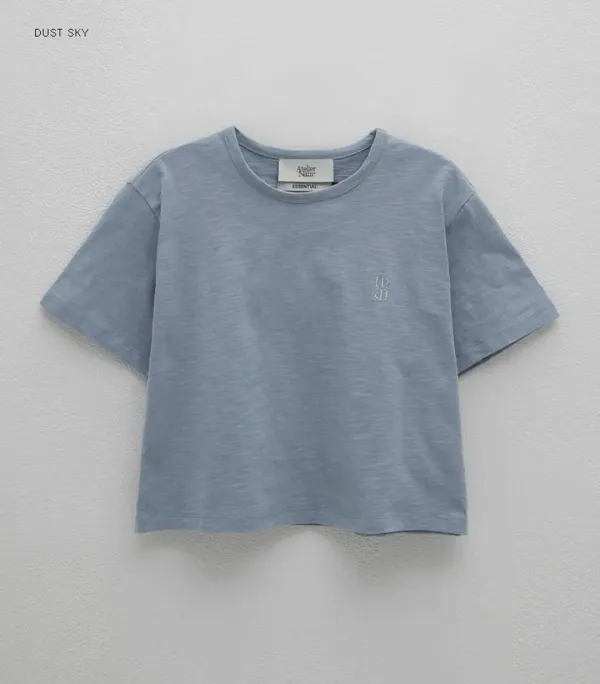 (T-6828)ESSENTIAL LOGO NAPS SEMI CROP TEE