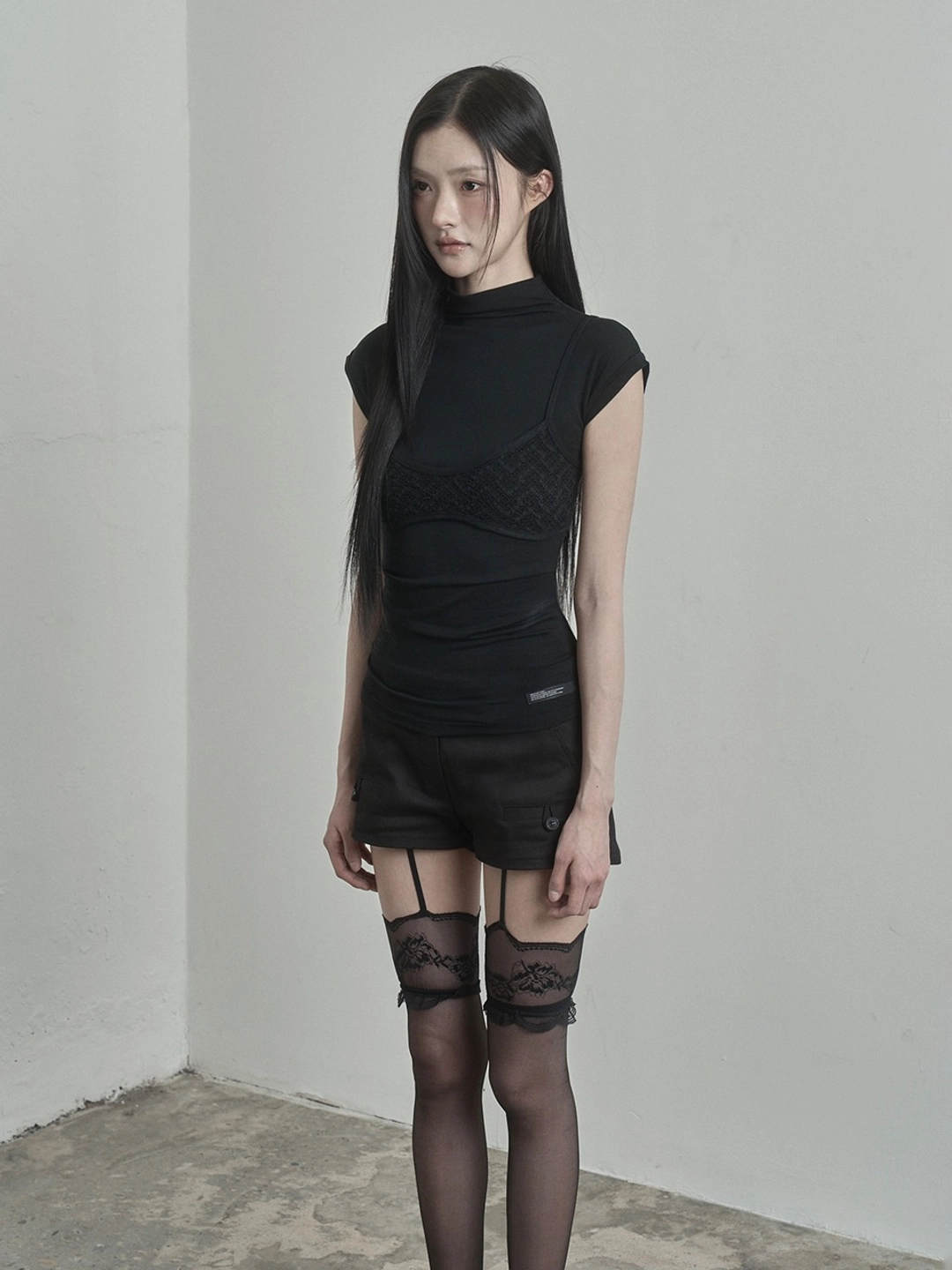 이네기 [2nd Reorder] Lace Bustier Half Neck Top (black) 상품 이미지 2