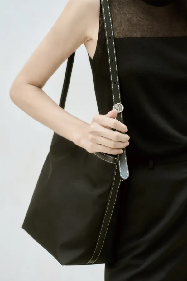 SQUARE NYLON SHOULDER BAG BLACK
