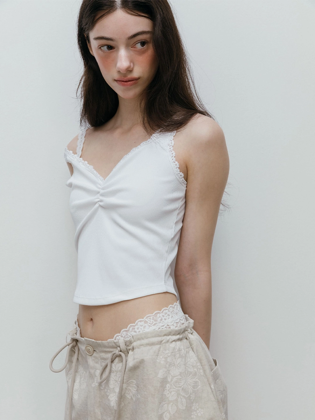 모이페어 DOUBLE LACE SLEEVELESS / WHITE 상품 이미지 1