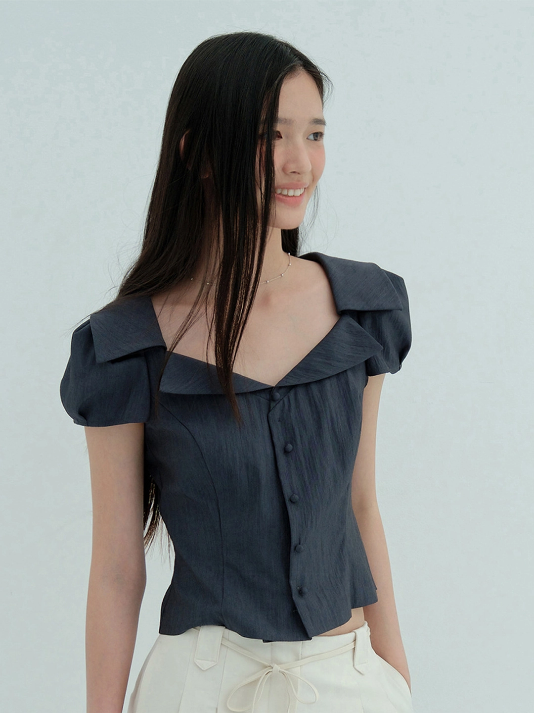 플로움 Wide Open Collar Blouse 상품 이미지 2
