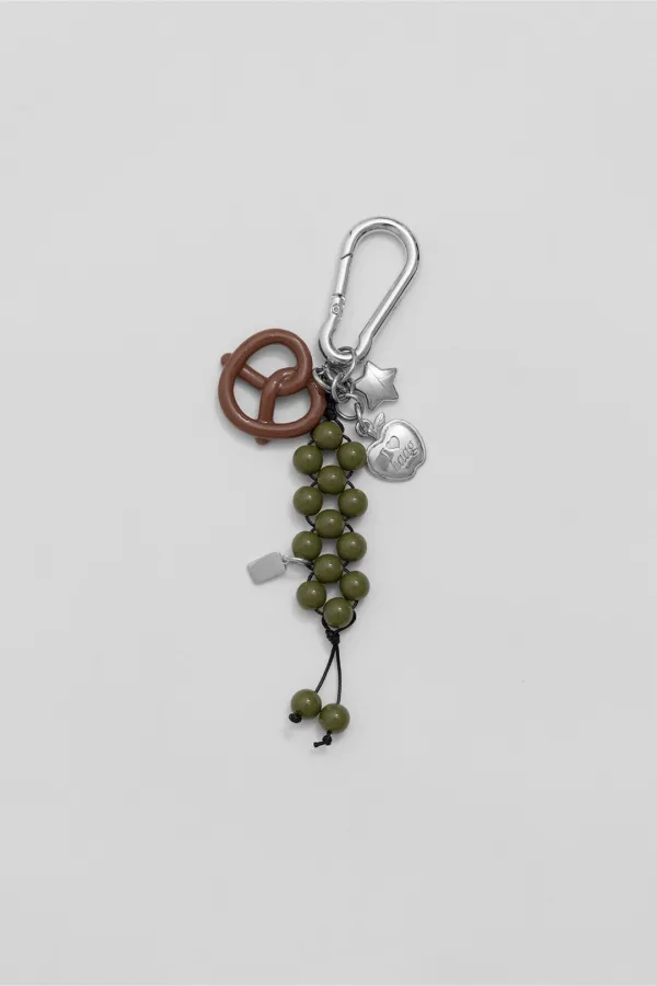 a pretzel keyring (green)