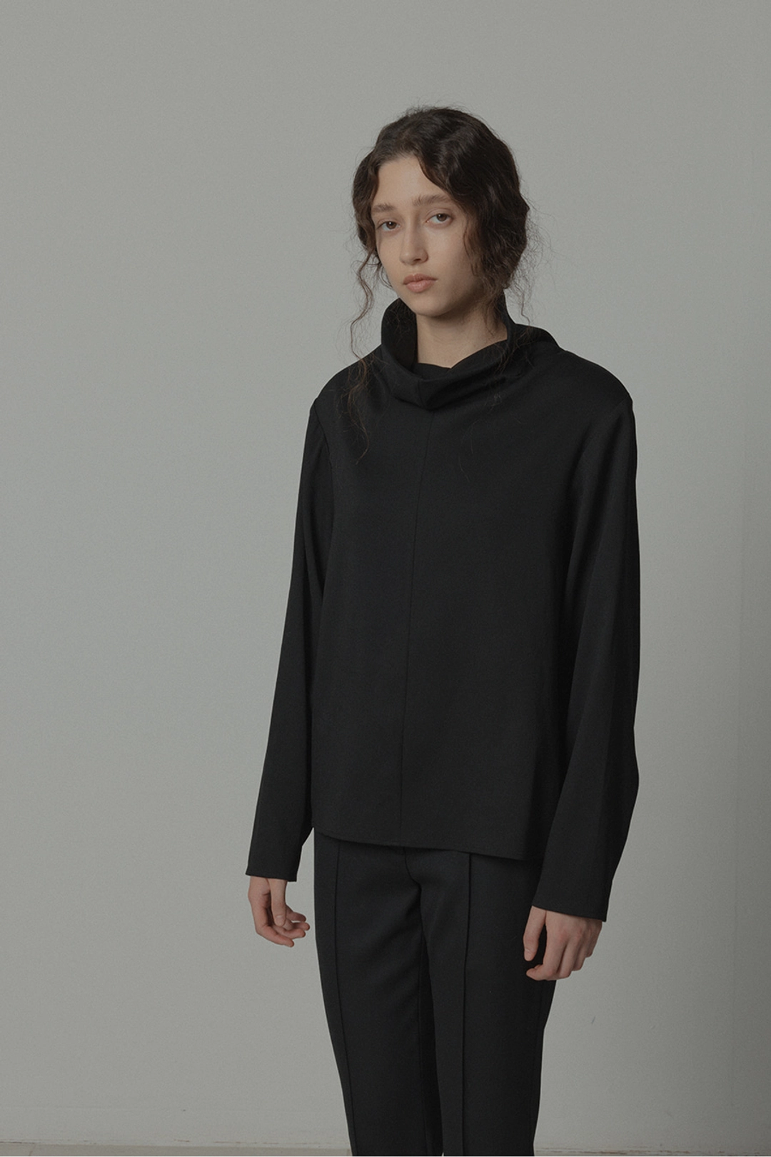 르917 COWL NECK BLOUSE [BLACK] 상품 이미지 2