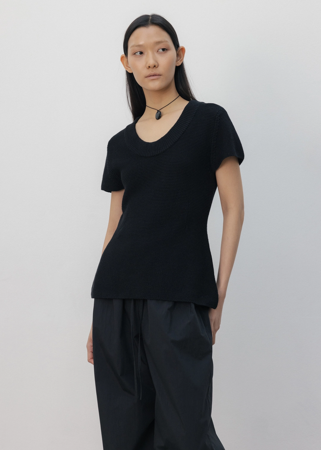 우마뭉 Korean paper yarn cap sleeve u neck pullover_Black 상품 이미지 2
