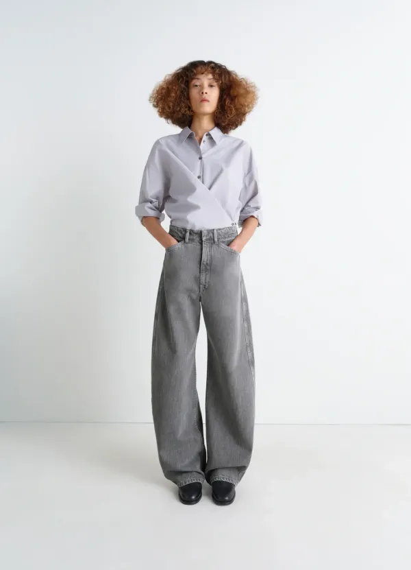 HIGH WAISTED CURVED PANTS IN DENIM