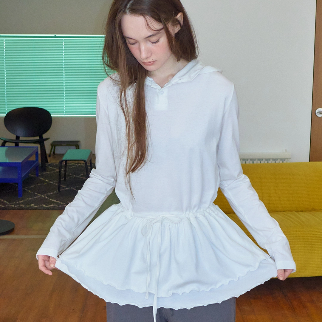 론론 DRAWSTRING RUFFLE LAYERED LONG SLEEVE HOODIE DRESS WHITE 상품 이미지 2