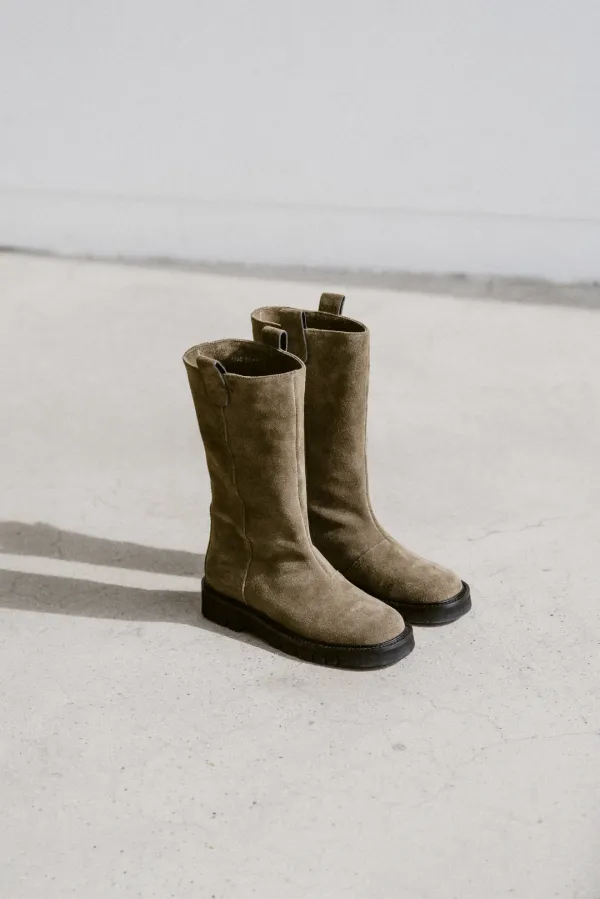 18979_Tall Suede Boots