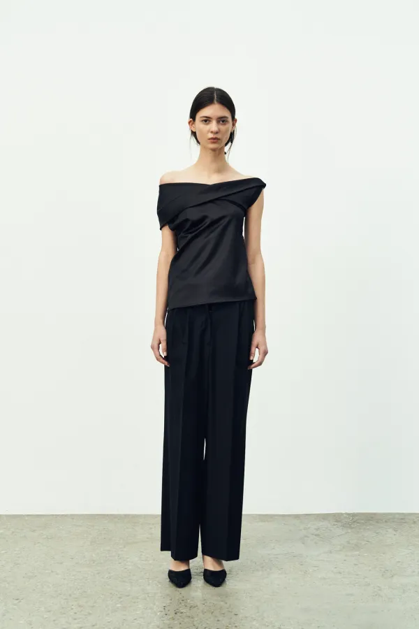 SILK ONE OFFSHOILDER TOP / BLACK