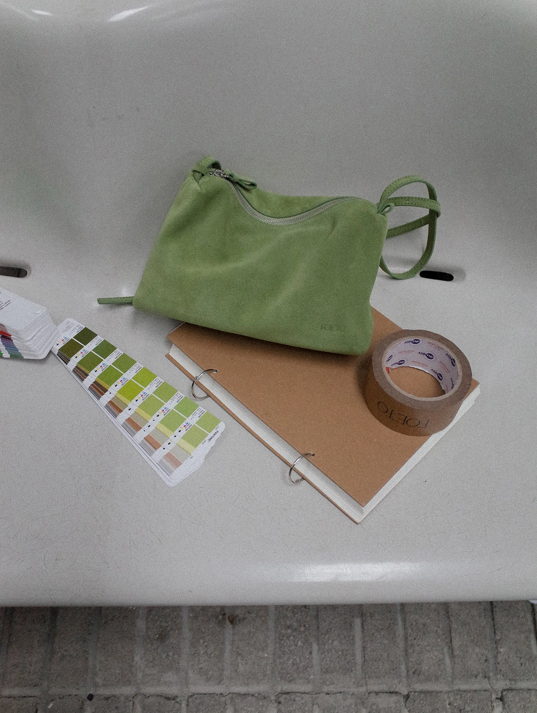 포에토 [2nd] Aro suede bag (small ver.) -  matcha (exclusive) 상품 이미지 2