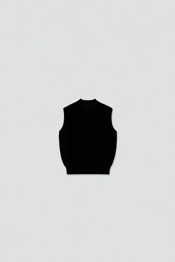28722_Le mock-neck sleeveless top