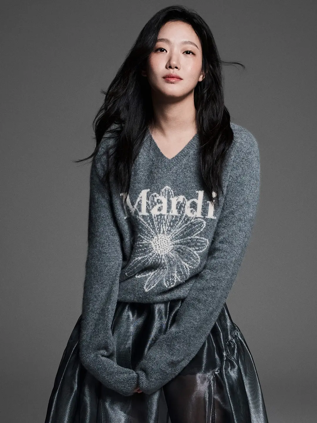 마르디 메크르디 RACCOON BLENDED V NECK FLOWERMARDI_GREY IVORY 상품 이미지 2