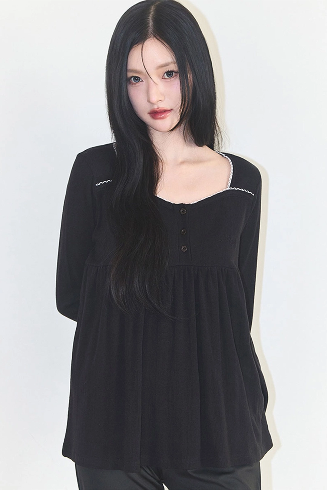일리고 플레어 셔링 롱슬리브 블랙 상품 이미지 2