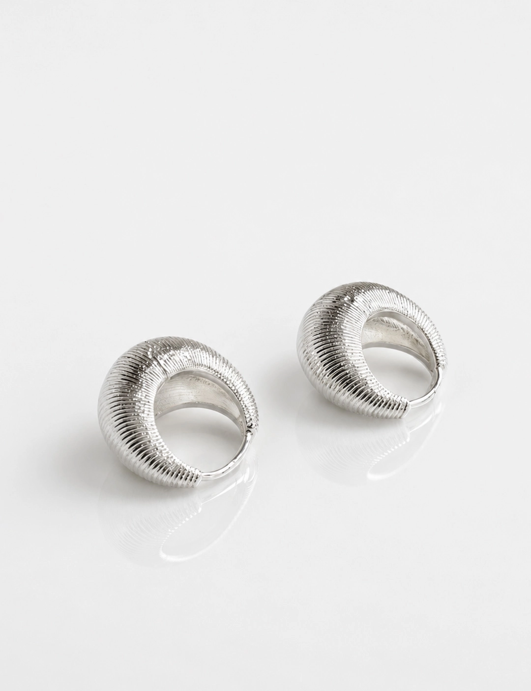 에뜨리브 Textured Drop Earrings 상품 이미지 1