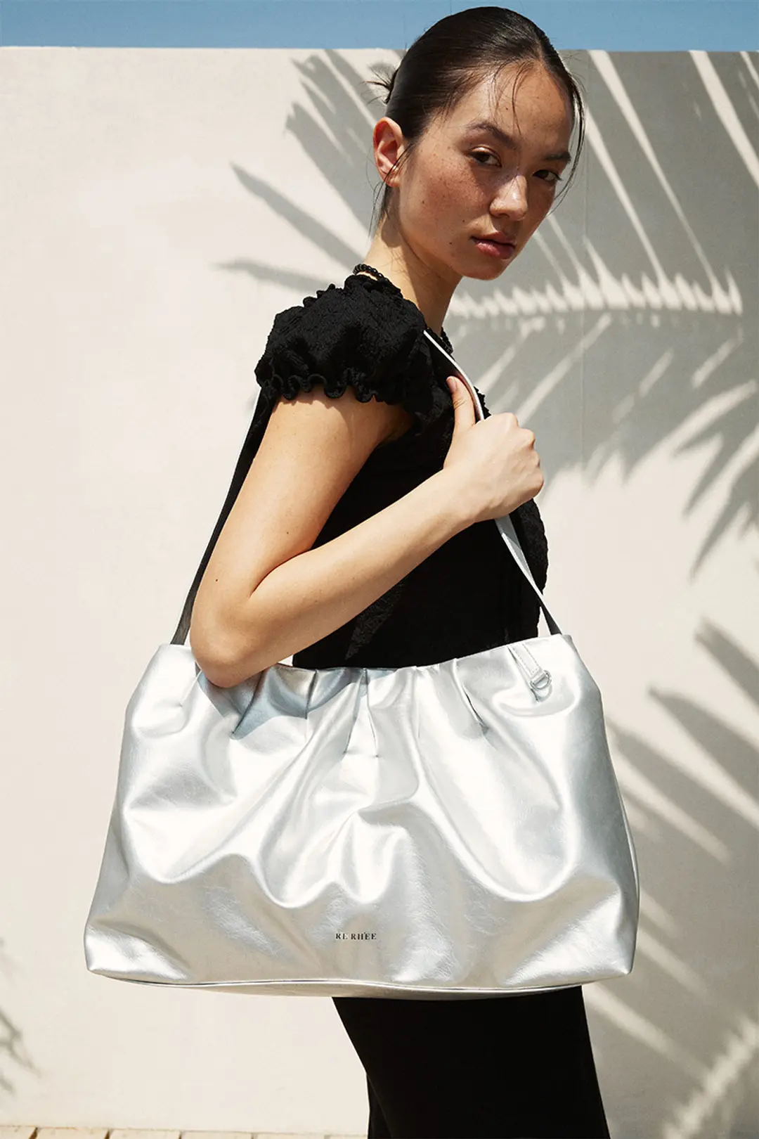 리이 PLEATED SHOULDER BAG SILVER 상품 이미지 3