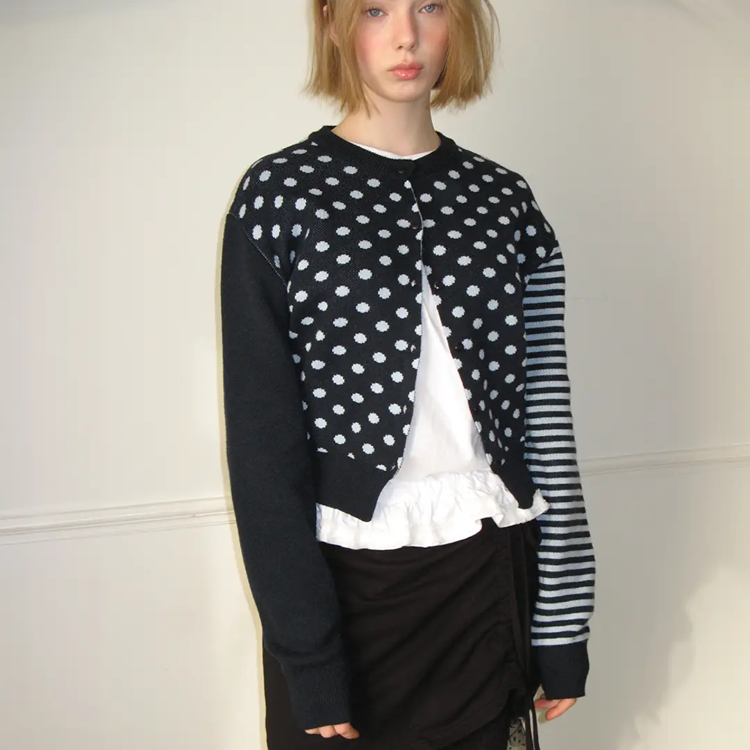 론론 BACK STRIPE DOT KNIT CARDIGAN NAVY 상품 이미지 1