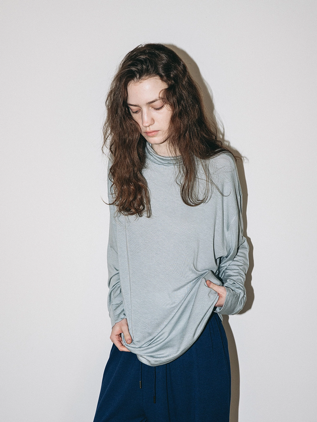 토콜 Soft loose-neck top - Blue 상품 이미지 1