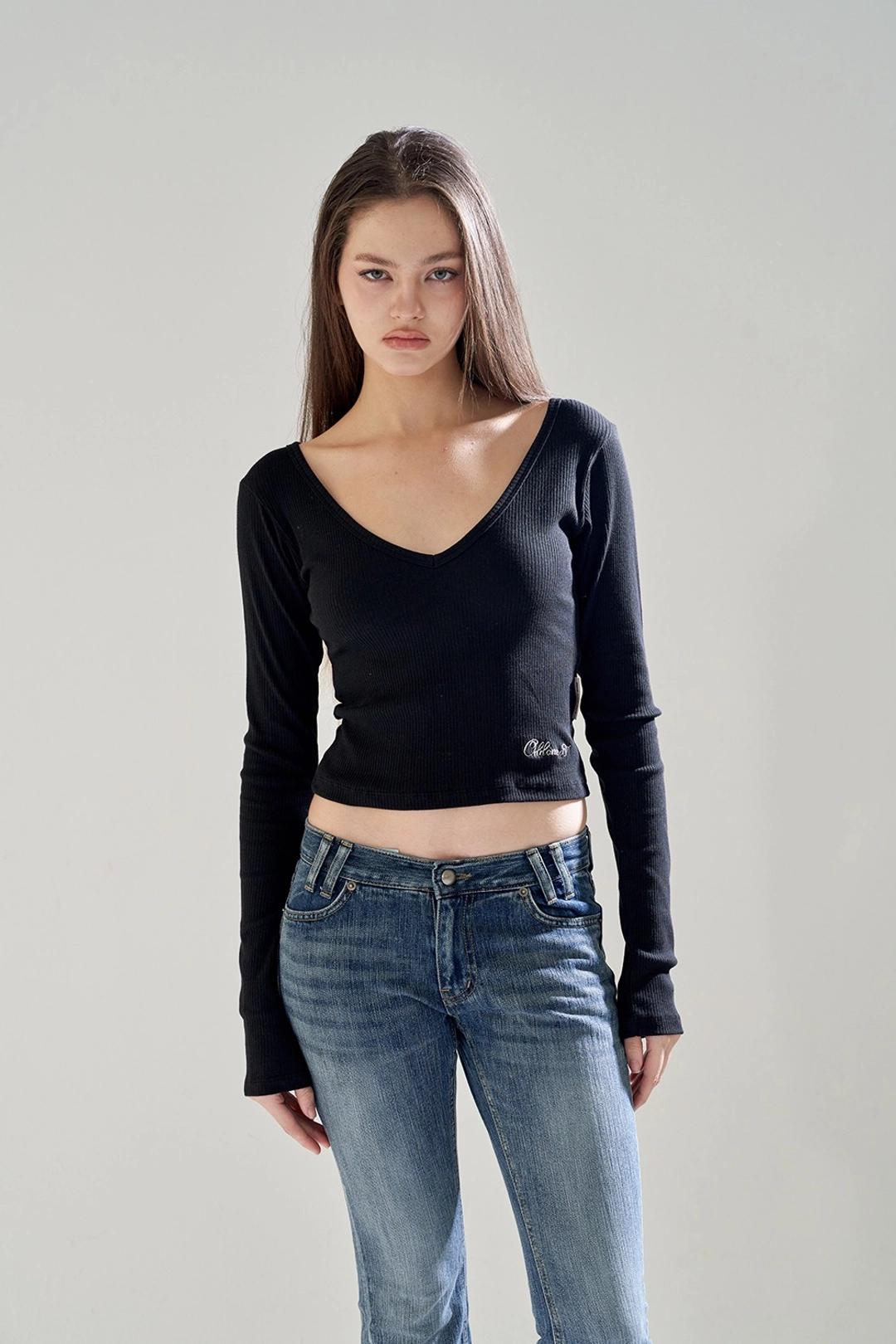 오드원아웃 MONO V-NECK LONG SLEEVE BLACK 상품 이미지 1