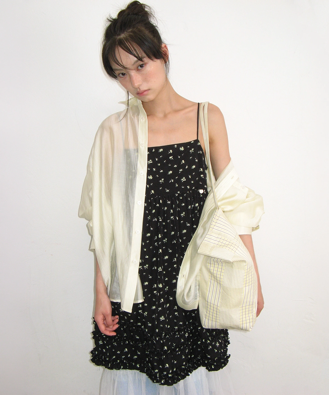론론 FLORAL FRILL A LINE SLEEVELESS DRESS BLACK 상품 이미지 1