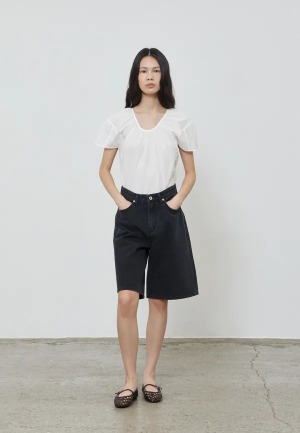 FLAT DENIM BERMUDA PANTS - BLACK