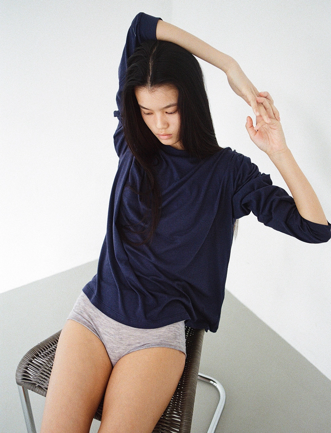 토콜 tuck long sleeve top - navy 상품 이미지 2