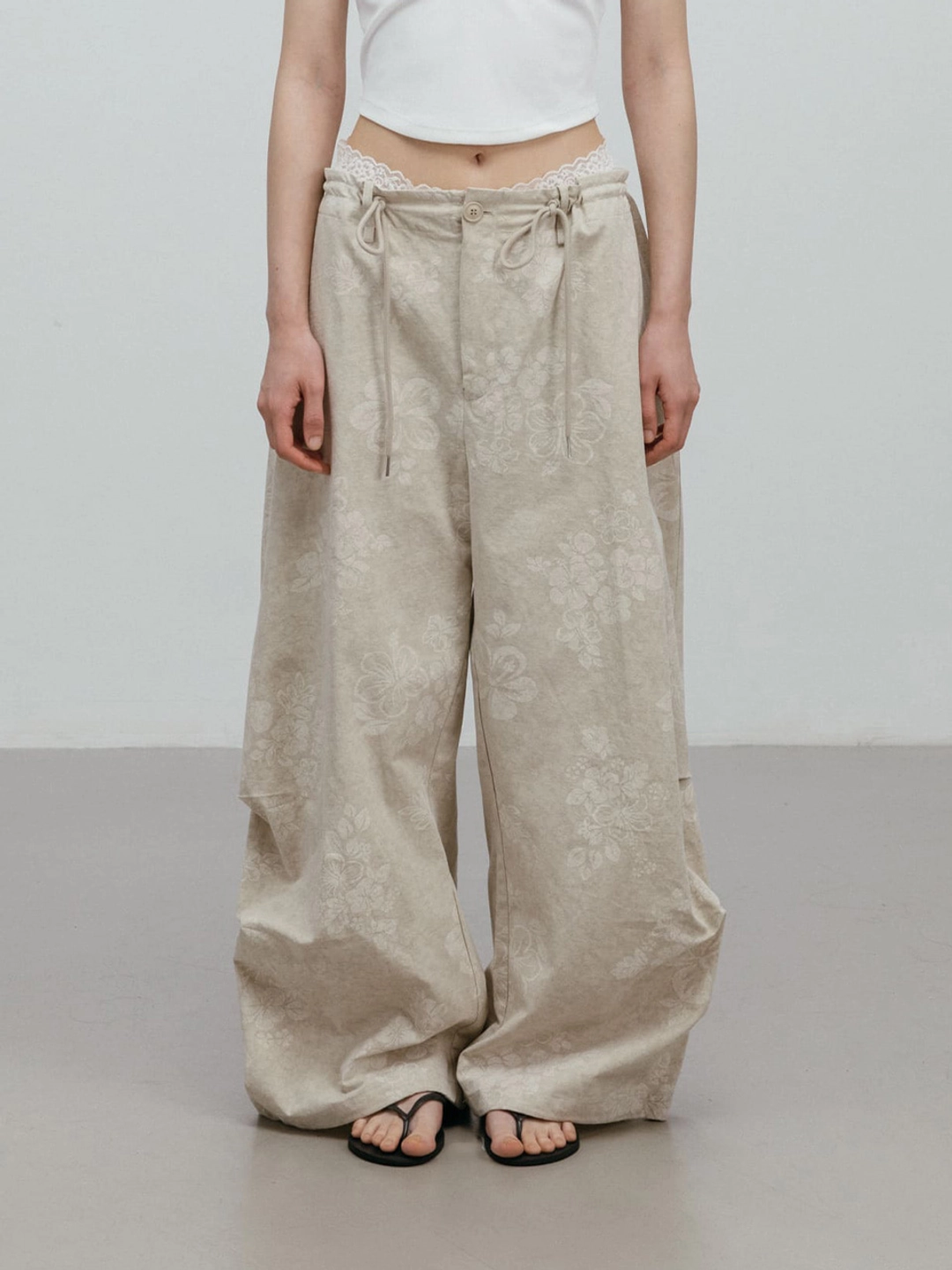 모이페어 FLOWER WIDE PANTS / BEIGE 상품 이미지 1