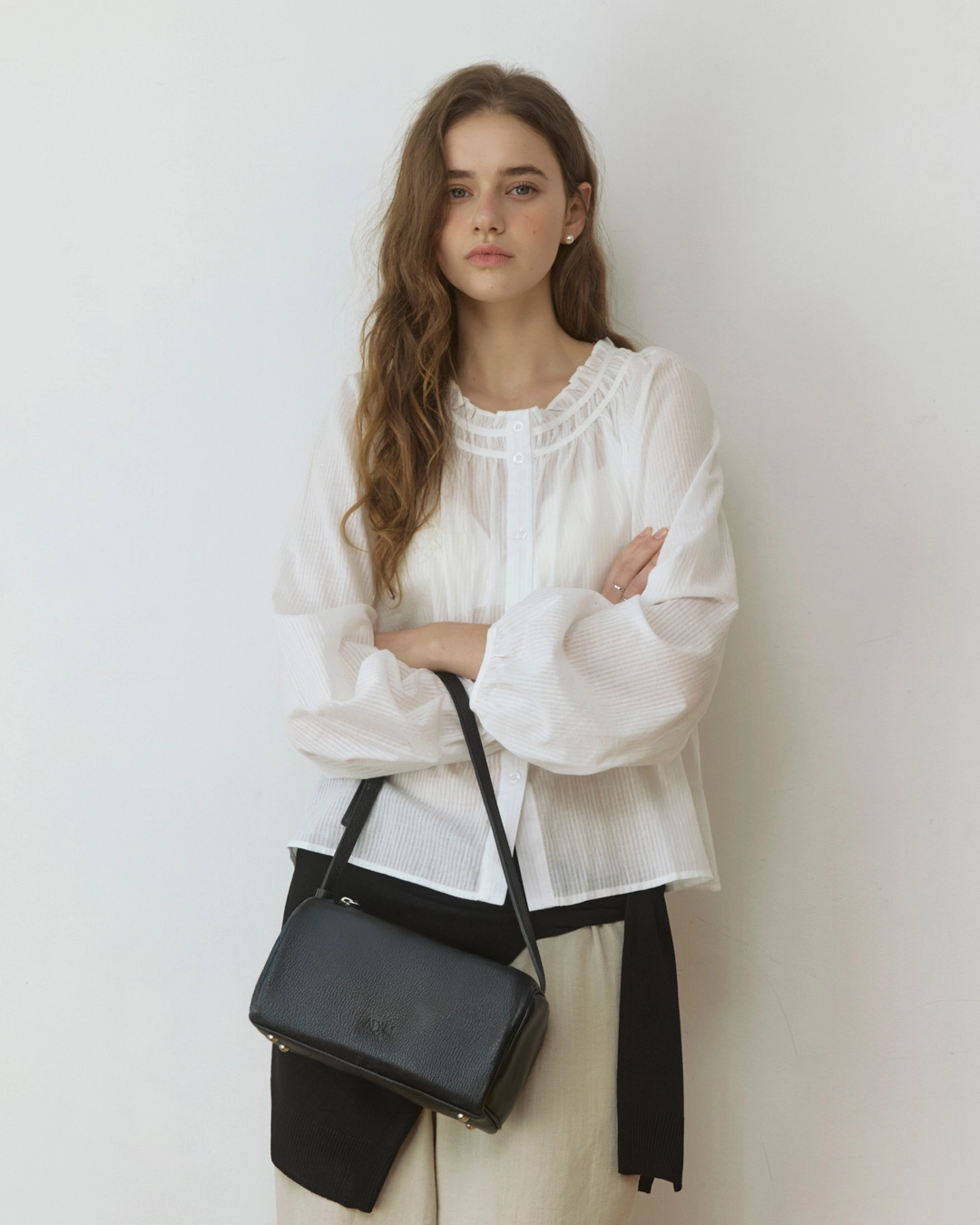 어다울 Breeze frill jacquard blouse - white 상품 이미지 3